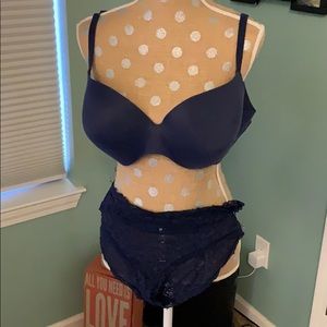 38DD Victoria’s Secret bra and XL lace panties